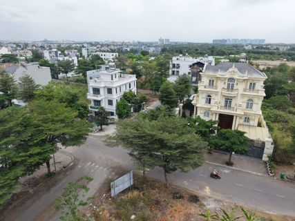 Bán đất mặt tiền Đường 16, KDC Thời Báo Kinh Tế, Phú Hữu. DT 449m2 ngang 20m, đường 12m, giá tốt